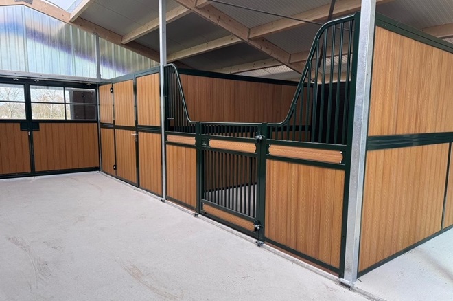 Light-oak-stable
